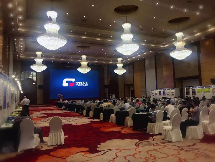 中科天工榮獲“2018年度優(yōu)質(zhì)煙包供應(yīng)商”榮譽(yù)稱號(hào)02.jpg 中科天工榮獲“2018年度優(yōu)質(zhì)煙包供應(yīng)商”榮譽(yù)稱號(hào)02.jpg