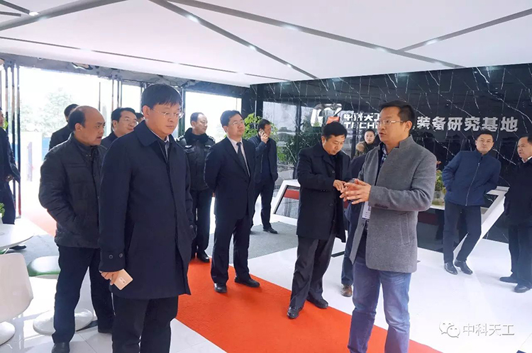 沙洋縣縣委書記率“四大家”領(lǐng)導(dǎo)蒞臨中科天工考察交流01.jpg 沙洋縣縣委書記率“四大家”領(lǐng)導(dǎo)蒞臨中科天工考察交流01.jpg