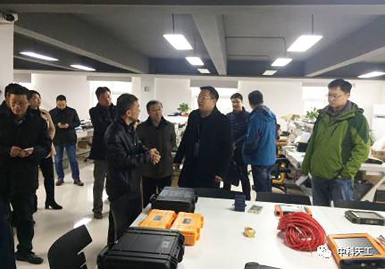 武漢市考評辦專家組蒞臨中科天工檢查指導工作02.jpg 武漢市考評辦專家組蒞臨中科天工檢查指導工作02.jpg