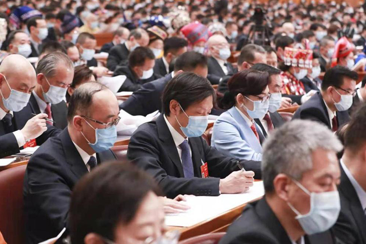 全國人大代表雷軍:政府工作報告向全社會傳遞出了強烈信心.jpg 全國人大代表雷軍:政府工作報告向全社會傳遞出了強烈信心.jpg